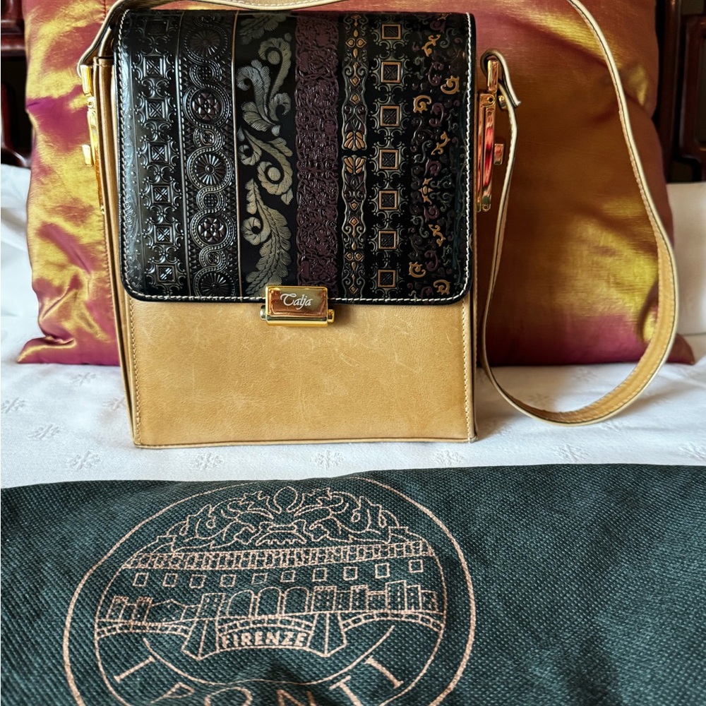Elegant Black and Tan Shoulder Bag